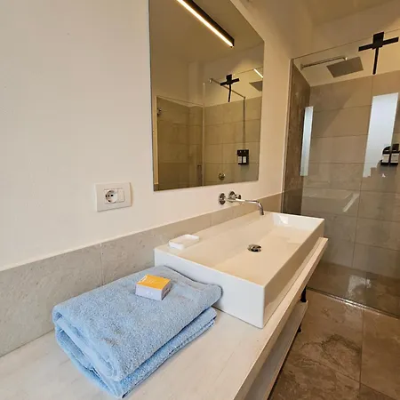 Bed & Breakfast White House *