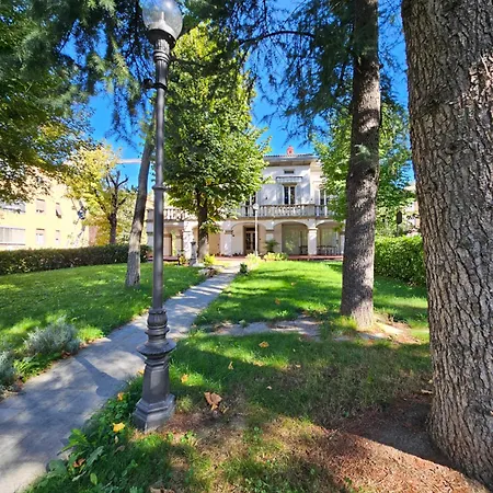 White House 3* Парма