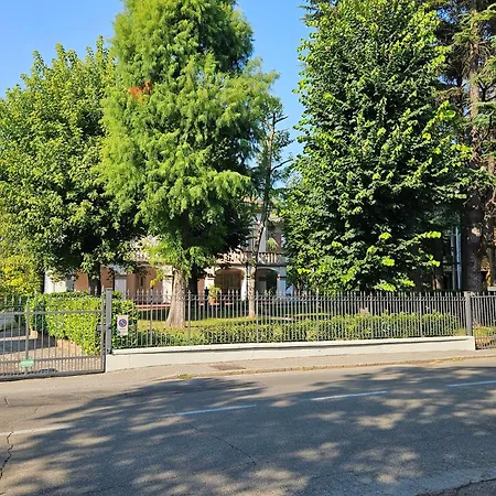 White House 住宿加早餐酒店 3*