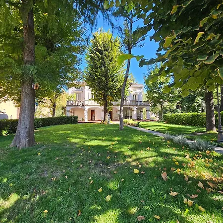 White House Bed and Breakfast 3*