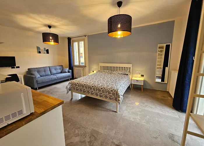 White House 3* Πάρμα