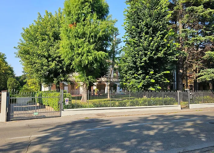 White House Oda ve Kahvaltı 3*