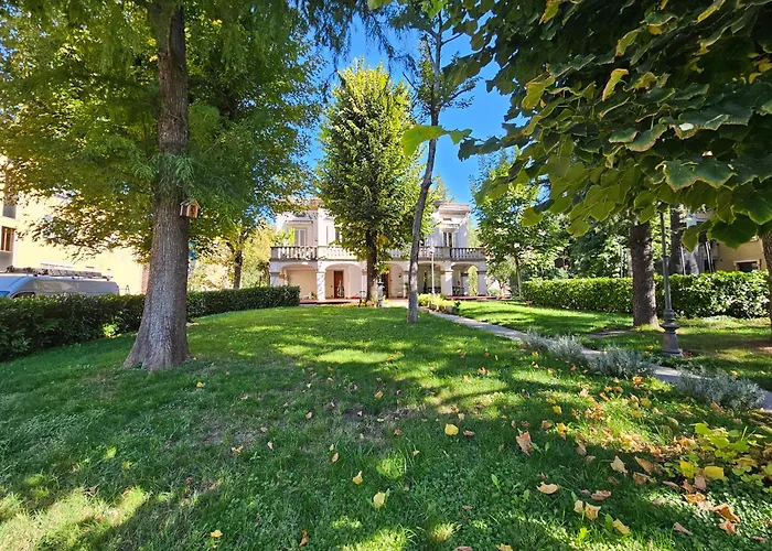 White House Oda ve Kahvaltı 3*